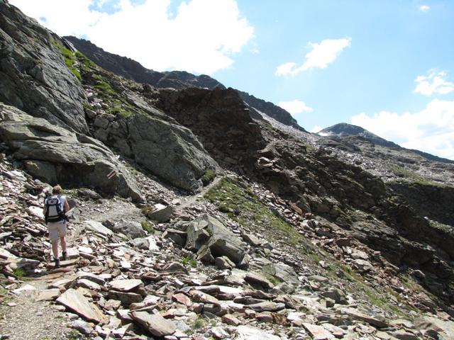 wir haben den Wanderweg oberhalb vom Pischasee unter die Füsse genommen