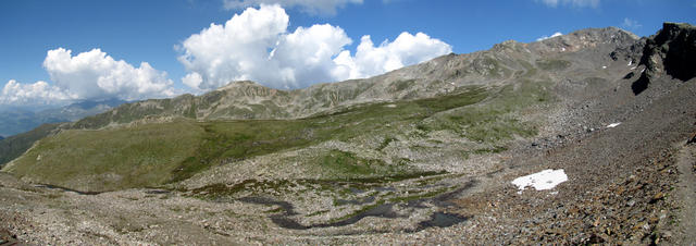 Breitbildfoto vom Pischgrat Richtung Pischahorn rechts und Verborgen Vereina. Auch der Grat ist ersichtlich