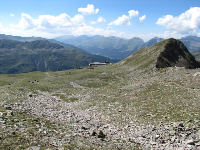 Blick Richtung Bergstation Mitteltälli der Pischabahn. Grässliche Gegend im Sommer