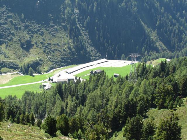 Tiefblick runter zur Talstation der Pischabahn