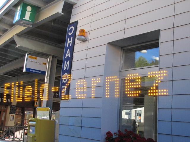 mit dem Postauto geht die Fahrt weiter zur Haltestelle Flüela Schwarzhorn