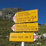 Wegweiser bei der Haltestelle Flüela Schwarzhorn 2332 m.ü.M.