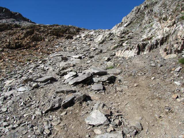 ab hier führt der Bergpfad nur noch über Schutt und Geröll