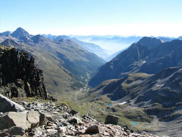 Tiefblick zur Flüelapassstrasse