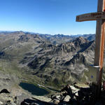 Breitbildfoto vom Flüela Schwarzhorn, mit Blick Richtung Davos