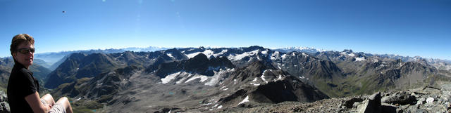 Breitbildfoto vom Flüela Schwarzhorn, mit Blick Richtung Grialetschgletscher