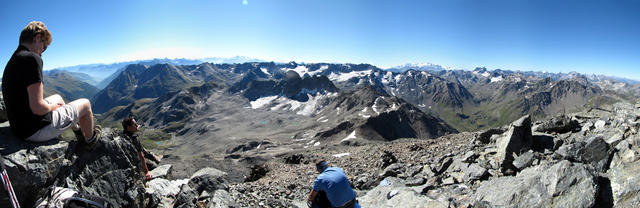 Breitbildfoto vom Flüela Schwarzhorn, mit Blick Richtung Piz- und Fuorcla Radönt