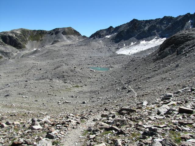 wir haben die weite Mulde unterhalb des Piz Radönt und des Radönt Gletscher erreicht