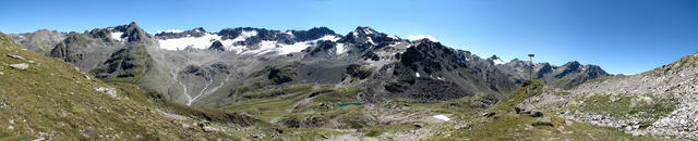 Breitbildfoto Richtung Piz Sarsura und Grialetsch Gletscher