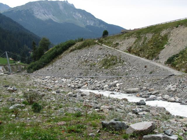 im Jahre 2005 beim grossen Unwetter zerstörte die Landquart hier grosse Gebiete und die alte Brücke