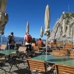 bei der Terrasse beim Hotel Pilatus Kulm. Das Hotel wurde komplett umgebaut. Wirklich sehr schön