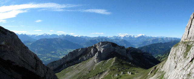 Breitbildfoto vom Pilatus Kulm aus gesehen zum Matthorn