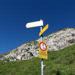 rechts geht es auf den Tomlishorn, geradeaus Richtung Mittaggüpfi