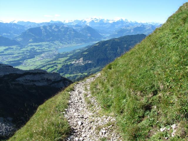 nach dem Tomlishorn, wird der Weg ein Bergpfad und die Touristen sind nicht mehr vorhanden