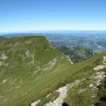 alles am Grat entlang, führt der Bergpfad zum teil ausgesetzt zum Gemsmättli