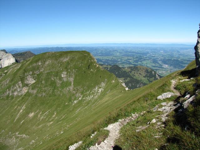 alles am Grat entlang, führt der Bergpfad zum teil ausgesetzt zum Gemsmättli