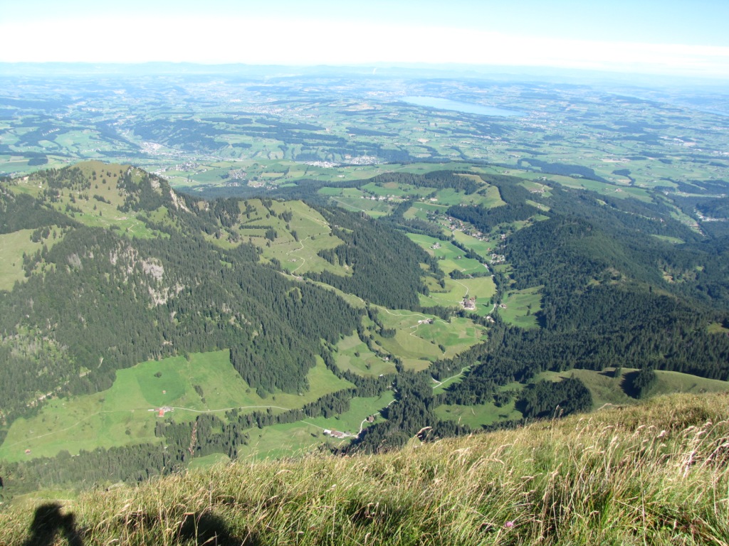Tiefblick ins Eigental. Dort müssen wir noch runter