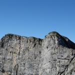 Blick zum Widderfeld mit seiner imposanten Felswand