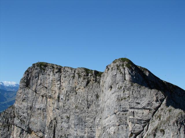 Blick zum Widderfeld mit seiner imposanten Felswand