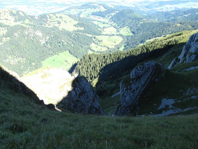 Tiefblick runter ins Eigental. Bei Nässe würde ich diese Wanderung nicht durchführen