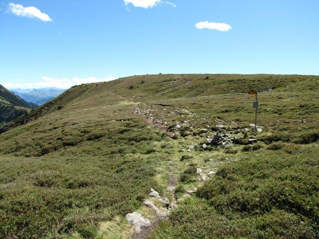 wir haben Punkt 1806 m.ü.M. erreicht. Hier biegen wir links ab