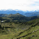 schönes Breitbildfoto mit Blick Richtung Sewenalp