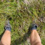 die Wanderschuhen versinken in der Moorlandschaft