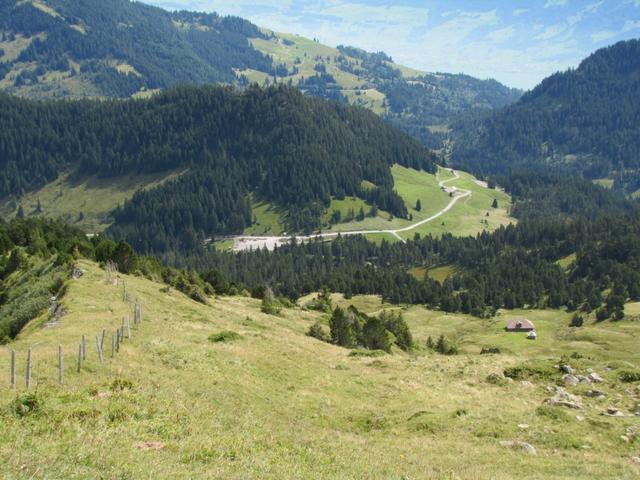 Blick zum Glaubenbergpass. Dort unten steht unser Auto