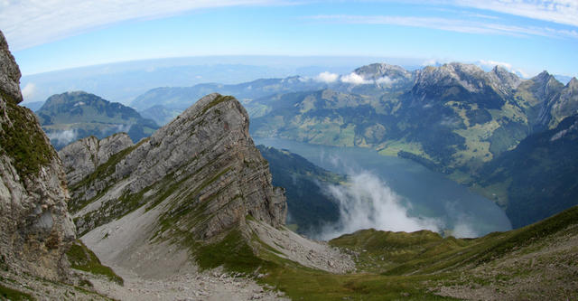 sehr schönes Breitbildfoto vom Sattel Punkt 2038 m.ü.M. aus gesehen, Richtung Wägitalersee