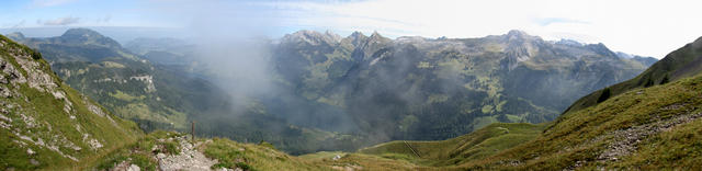 Breitbildfoto mit Blick Richtung Wägitalersee