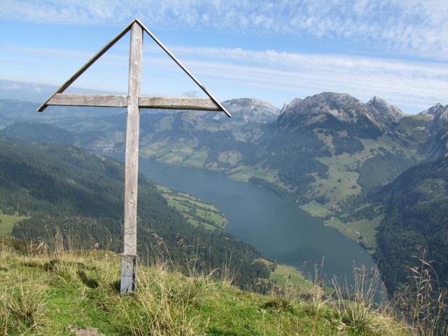 beim Gipfelkreuz der Fluebrigalp 1588 m.ü.M.