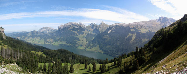 Breitbildfoto von Punkt 1347 m.ü.M. Richtung Wägitalersee