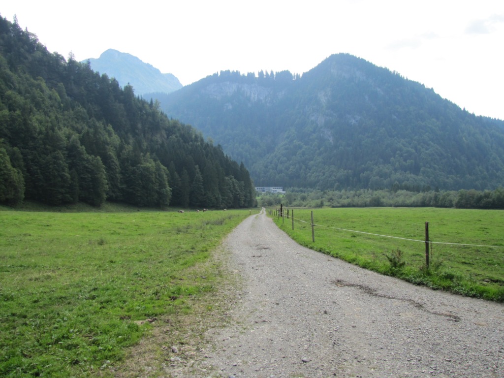 vor der Sihltalhütte sind wir links abgebogen Richtung Golfplatz Ochsenboden