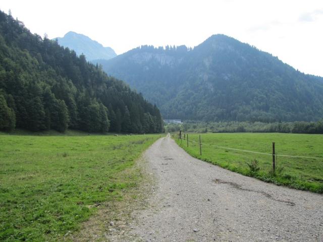 vor der Sihltalhütte sind wir links abgebogen Richtung Golfplatz Ochsenboden