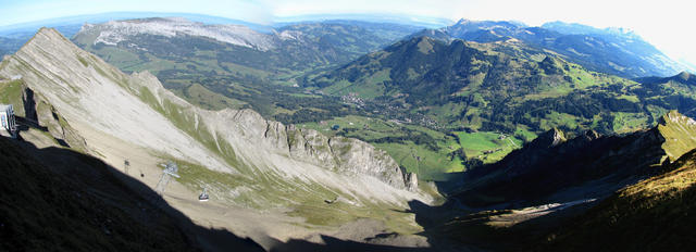 Breitbildfoto vom Brienzer Rothorn aus gesehen Richtung Sörenberg
