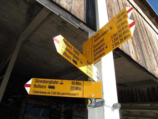 Wegweiser beim Tunnel der von der Bergstation hierher führt