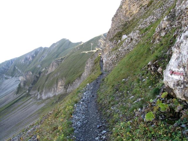 vom Eiseesattel zum Arnihaaggen ist der Weg ausgesetzt. Ein bisschen schwindelfrei sollte man schon sein