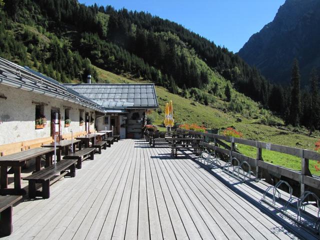 am Montag hat die Alphütte Garfiun geschlossen