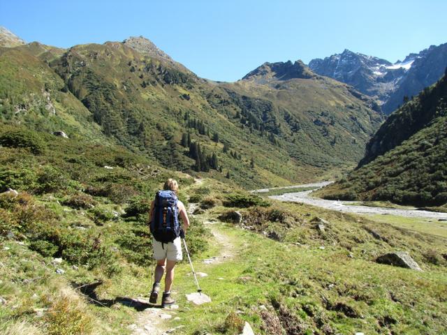 wir verlassen Alp Sardasca und nehmen die letzte Etappe unter die Füsse die uns zur Silvrettahütte bringt