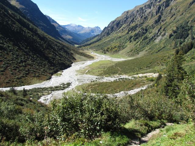 Alp Sardasca. Gut ersichtlich die Schäden vom Unwetter 2005