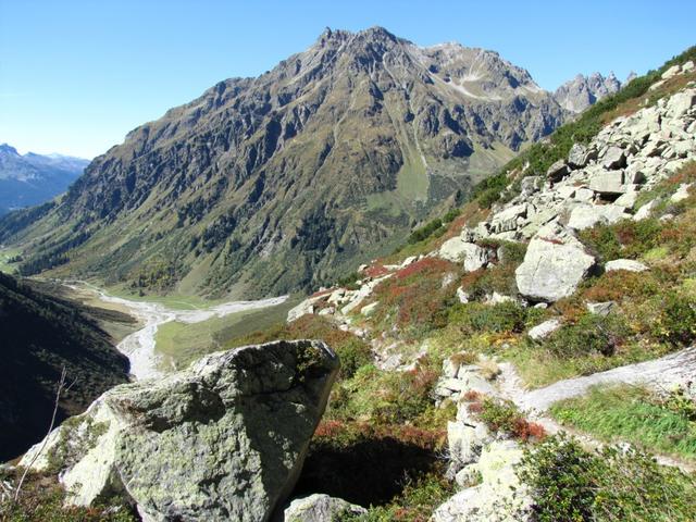 bei Punkt 1936 m.ü.M. mit Blick Richtung Alp Sardasca mit dem Chessler