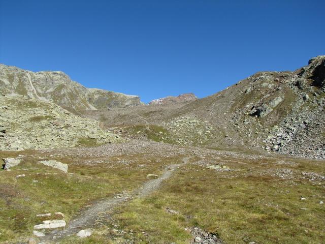 wir haben die Hütte verlassen und laufen zum Silvrettagletscher