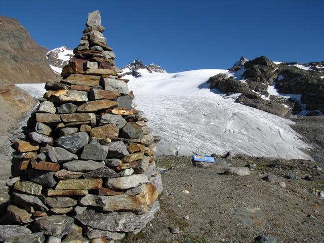 nun ist der Gletscher dort vorne. Wir sind bei Punkt 2532 m.ü.M.