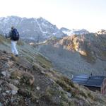 der Weg führt rechts am Birchenzughöreli vorbei zu den kleinen Seen oberhalb der Silvrettahütte