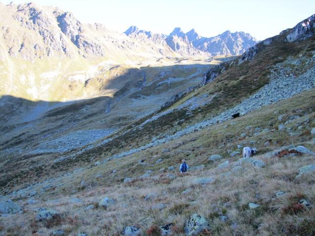 wir sind vor Punkt 2155 m.ü.M. rechts abgebogen. So erspart man sich einige Höhenmeter