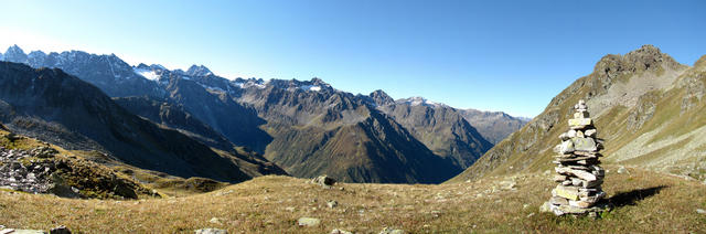 schönes Breitbildfoto auf Ober Silvretta mit Blick Richtung Flüela Schwarzhorn. Dort waren wir auch schon