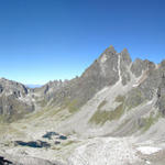 Breitbildfoto von der Scharte aus gesehen Richtung Unghürboden und Seetal. Rechts der Gross Litzner und Gross Seehorn