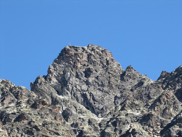 Blick zum Gipfelkreuz des Gross Litzner