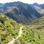 auf der orographisch linken Seite vom Seebach führt der einfache Wanderweg abwärts zur Alp Sardasca