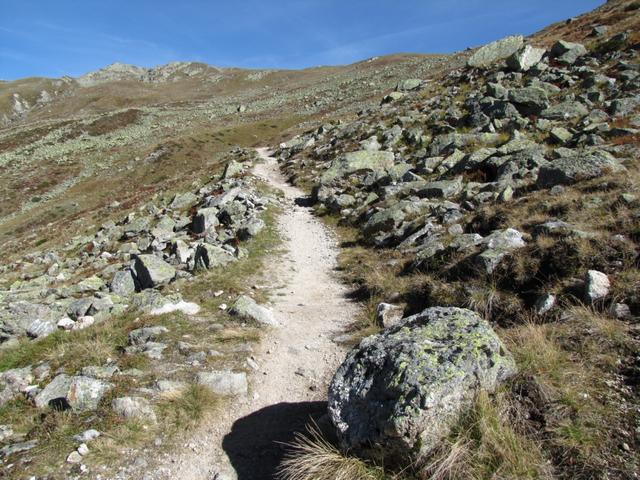 auf gutem Bergweg geht es aufwärts Richtung Jöriflüelafurgga